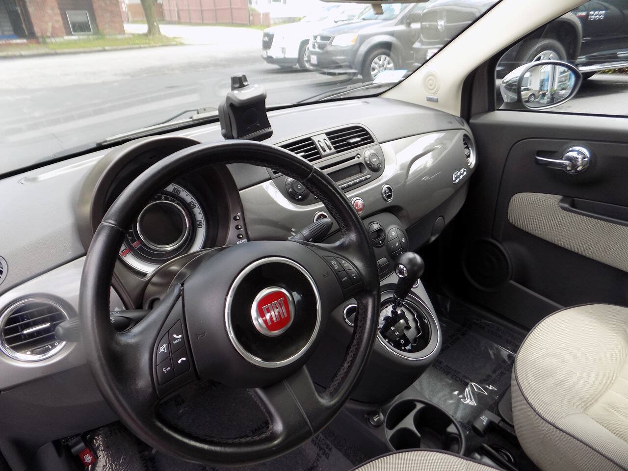 Used 2012 FIAT 500 Lounge FWD image 13