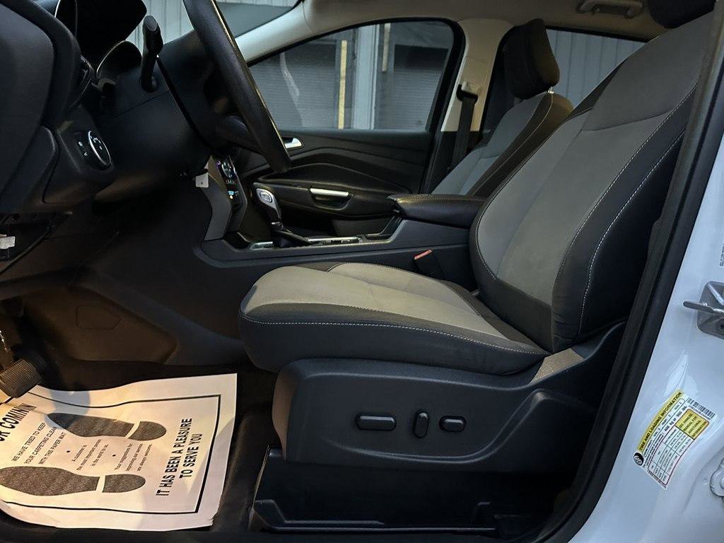 Used 2018 Ford Escape SE FWD image 19