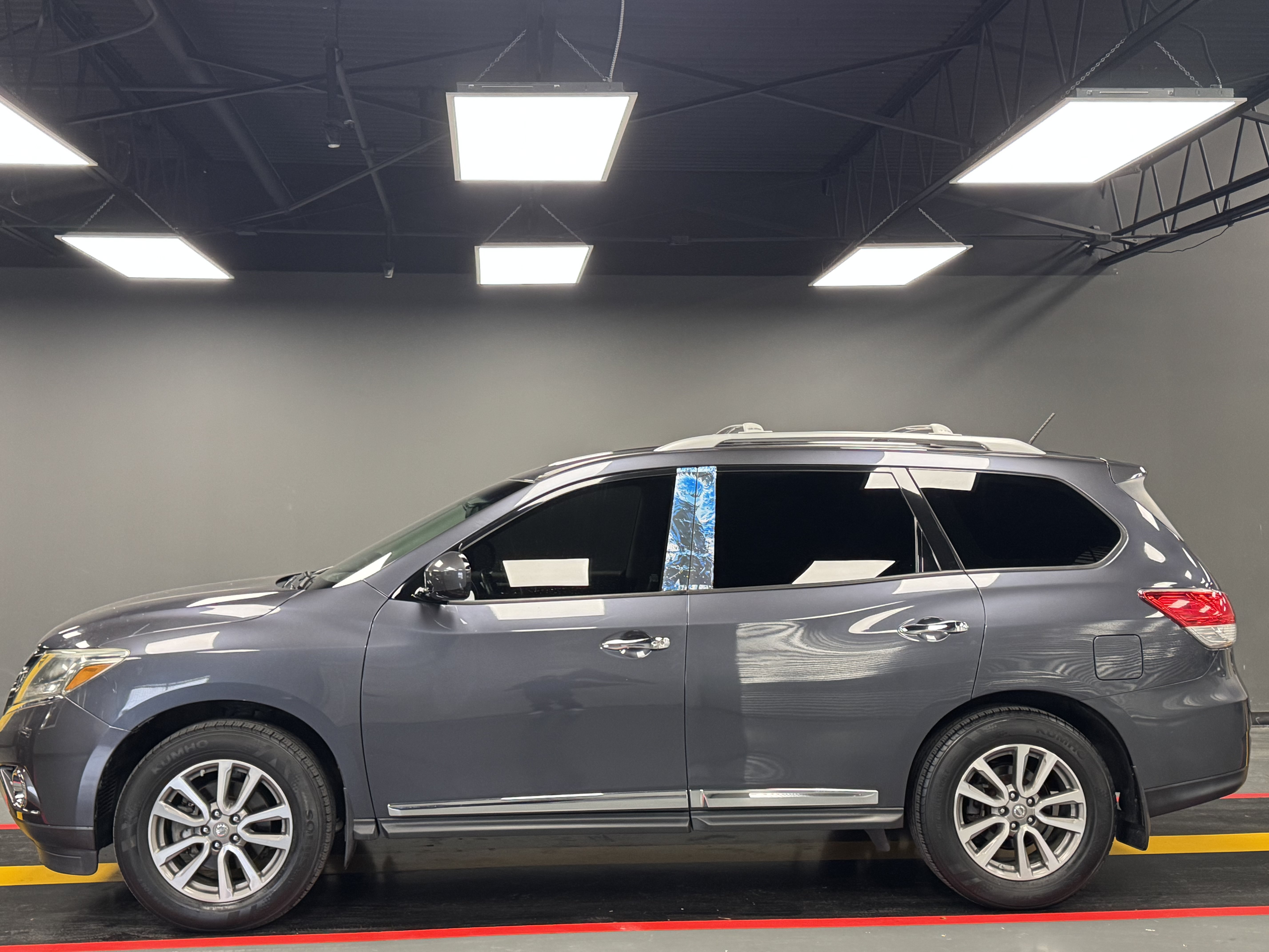 Used 2014 Nissan Pathfinder SL w/ SL Tech Package AWD/4WD image 3