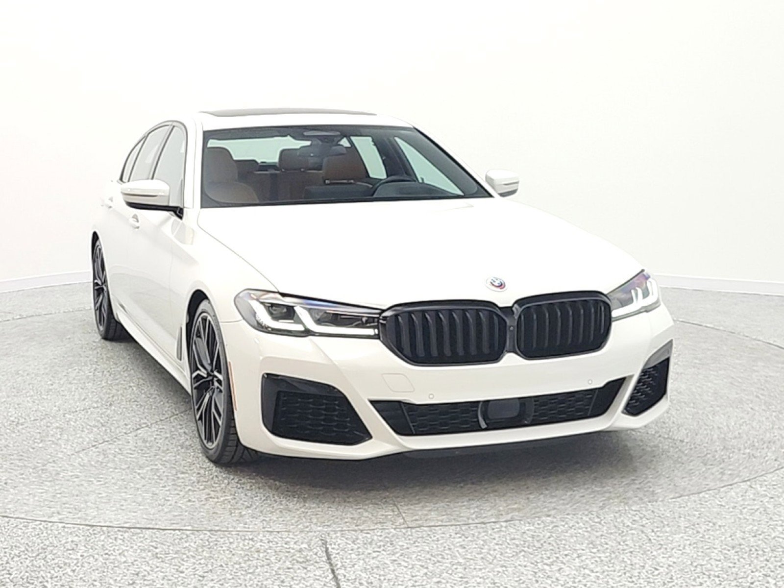 Used 2023 BMW M550i xDrive image 3