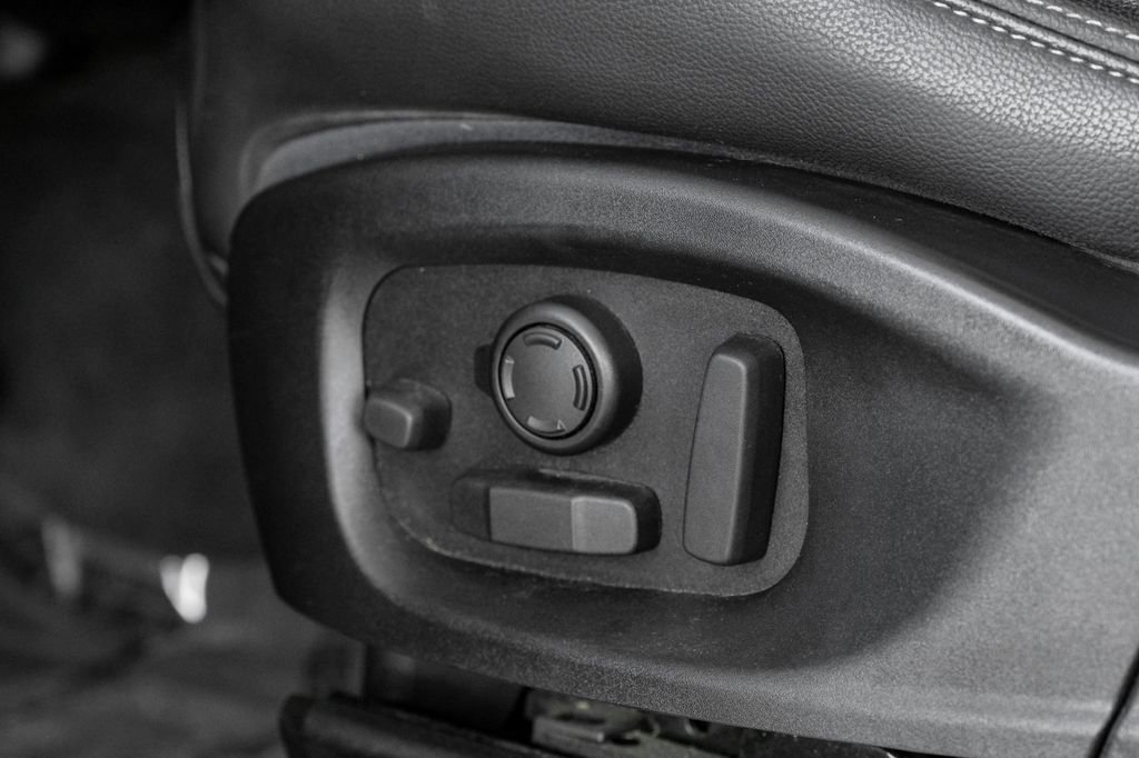 Used 2017 Jaguar F-PACE S image 40