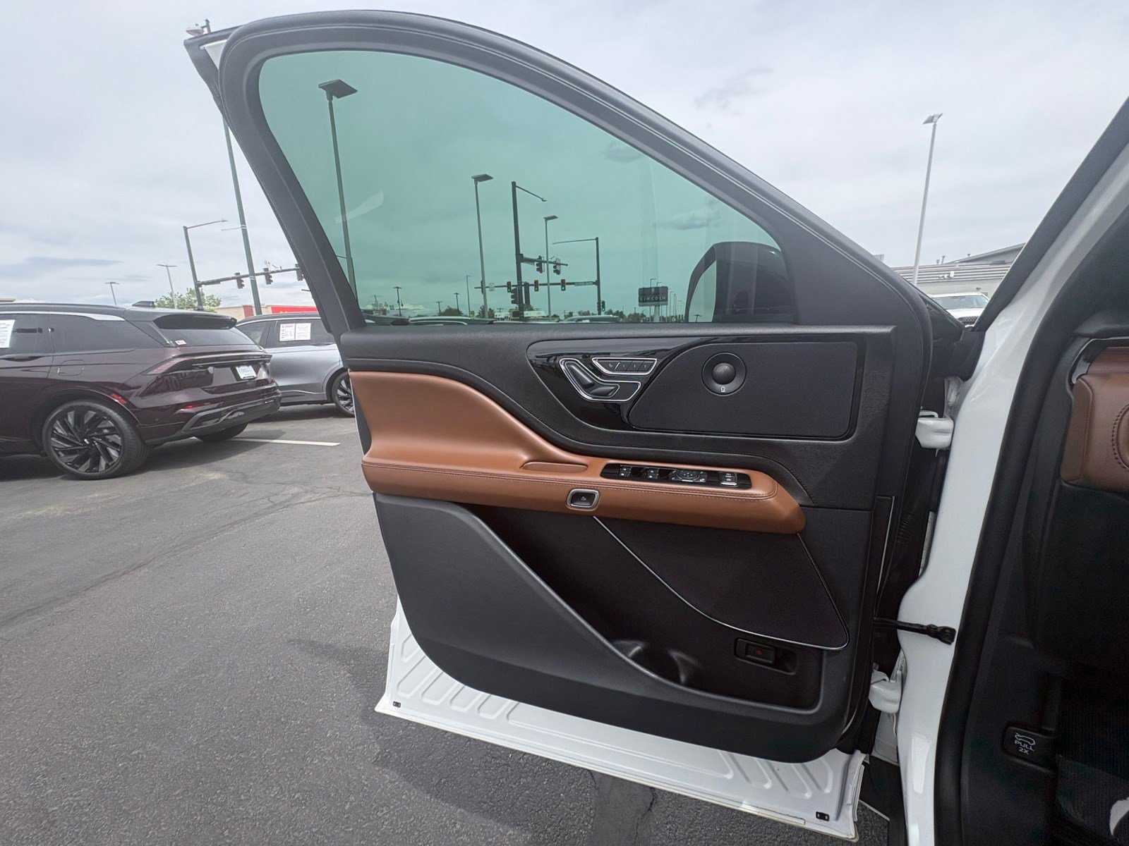 Certified 2023 Lincoln Aviator Grand Touring w/ Equipment Group 301A AWD/4WD image 18