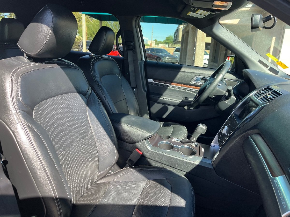 Used 2019 Ford Explorer Limited w/ Class III Trailer Tow Package FWD image 38