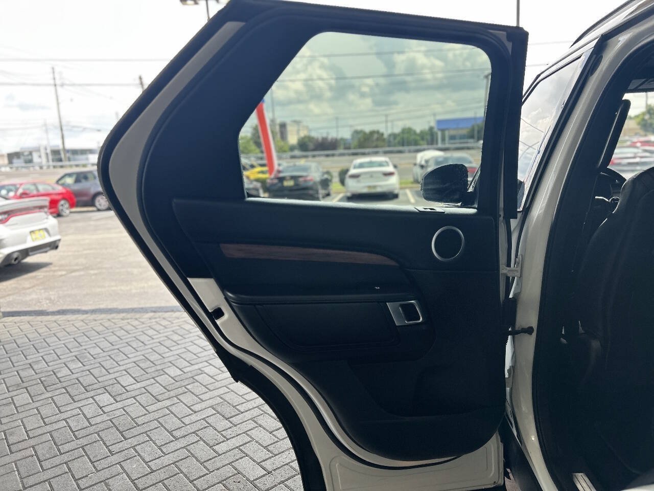 Used 2019 Land Rover Discovery HSE Luxury AWD/4WD image 45