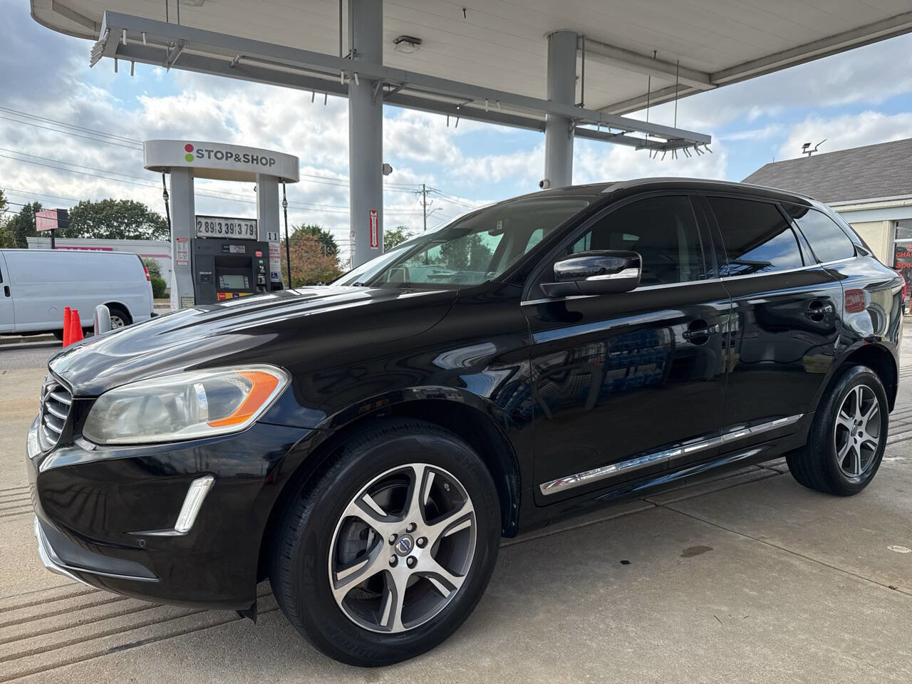 Used 2015 Volvo XC60 T6 w/ Proximity Package image 1