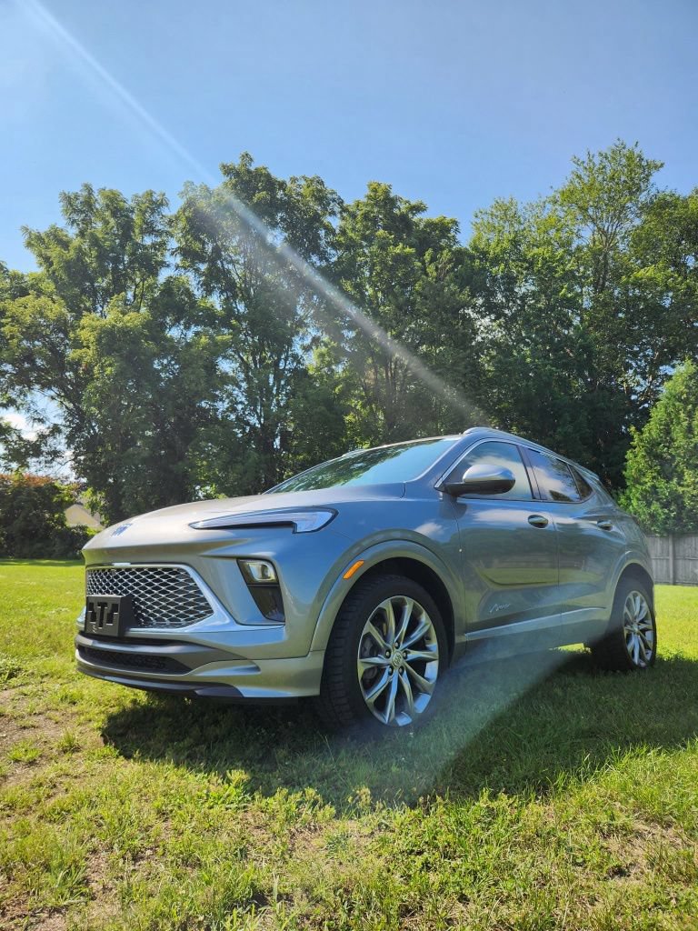 Used 2025 Buick Encore GX Avenir w/ Avenir Technology Package AWD/4WD image 4