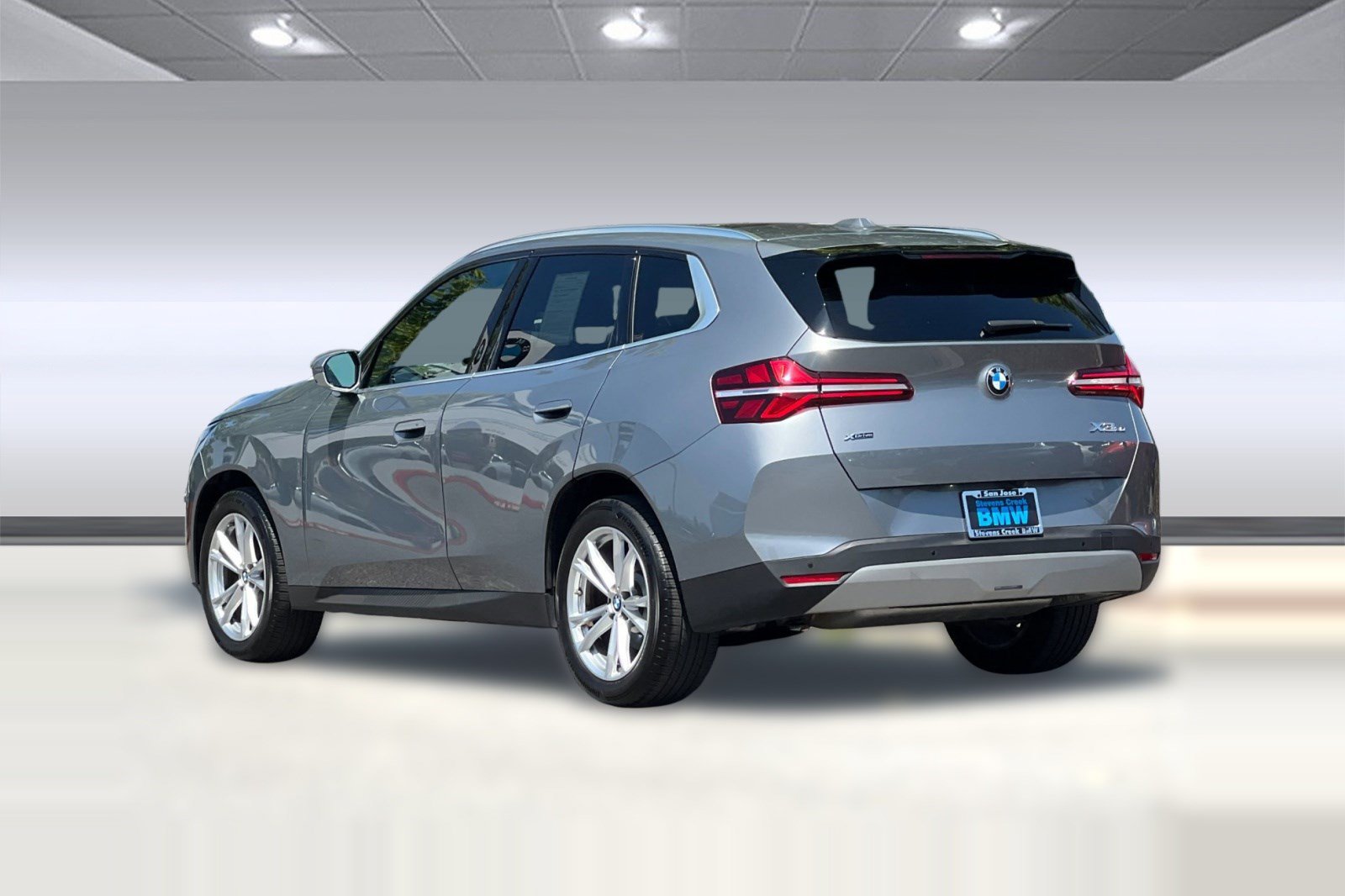 Used 2025 BMW X3 xDrive30i w/ Premium Package AWD/4WD image 3