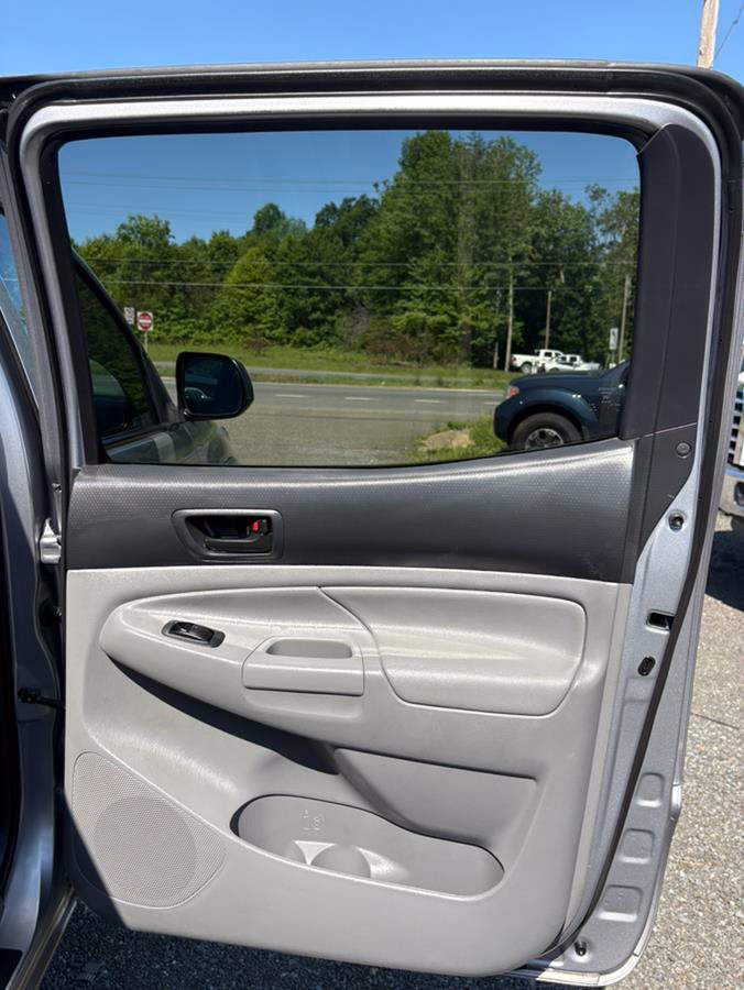 Used 2015 Toyota Tacoma 4x4 Double Cab w/ SR5 Package image 18