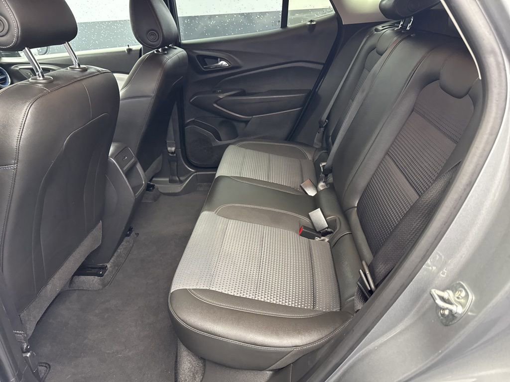 Used 2025 Chevrolet Trax LT w/ LT Convenience Package FWD image 15