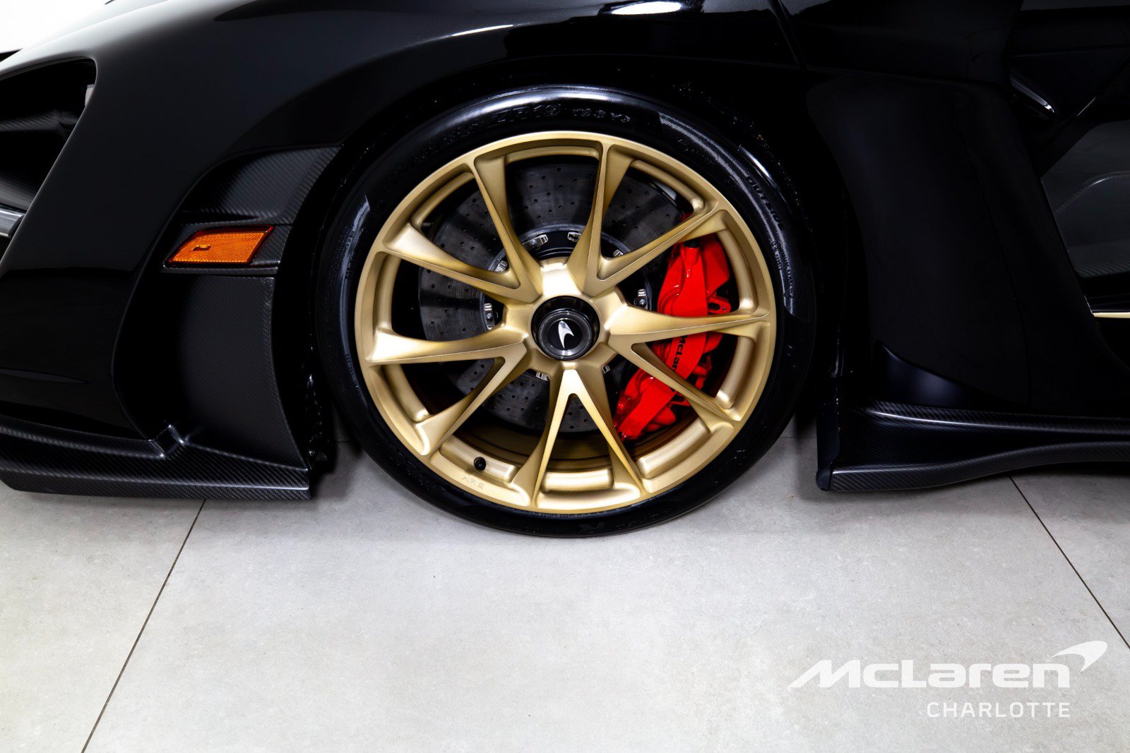 Used 2019 McLaren Senna RWD image 31