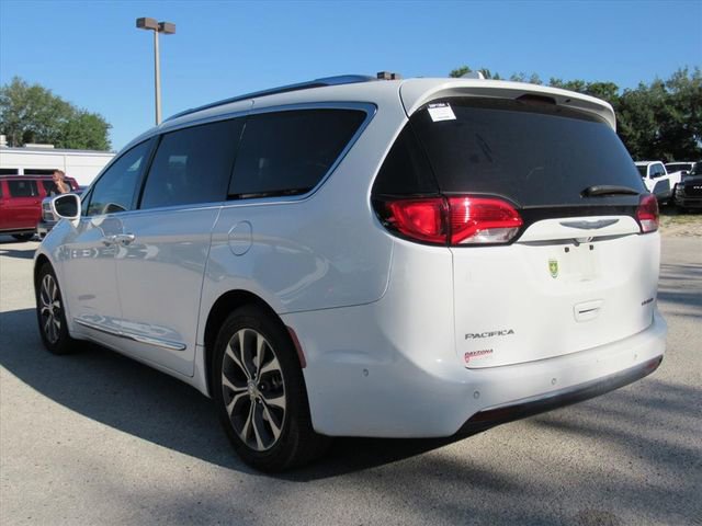 Used 2017 Chrysler Pacifica Limited FWD image 3