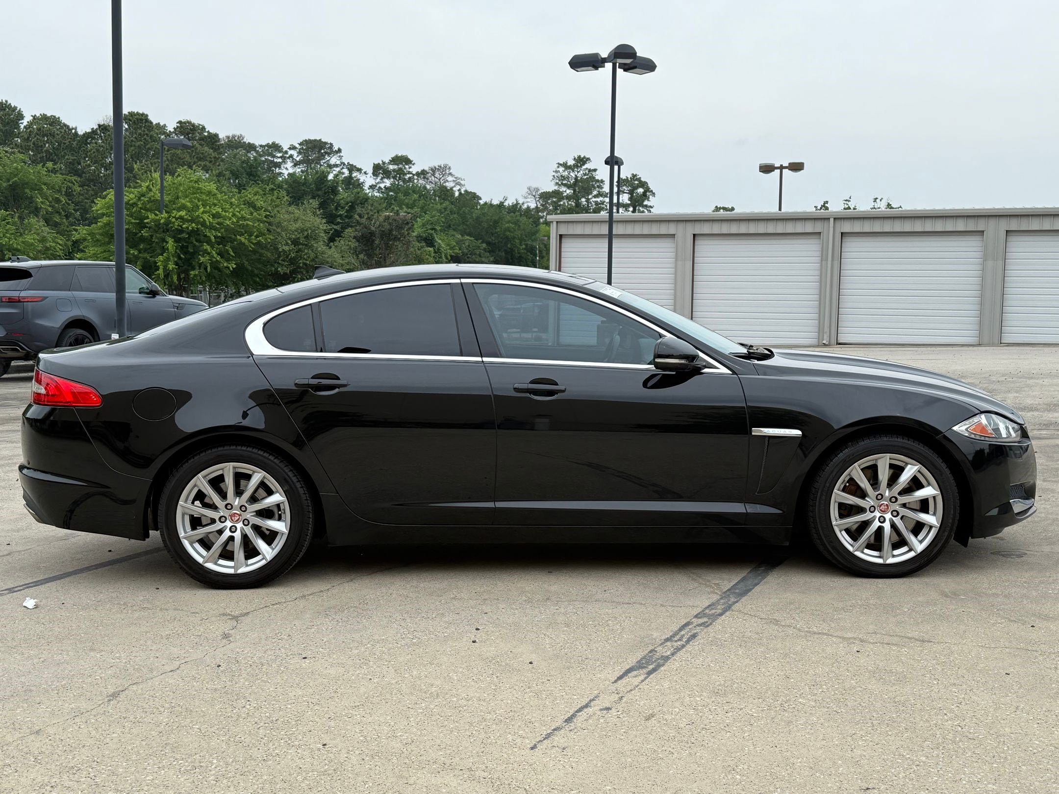 Used 2014 Jaguar XF RWD image 9