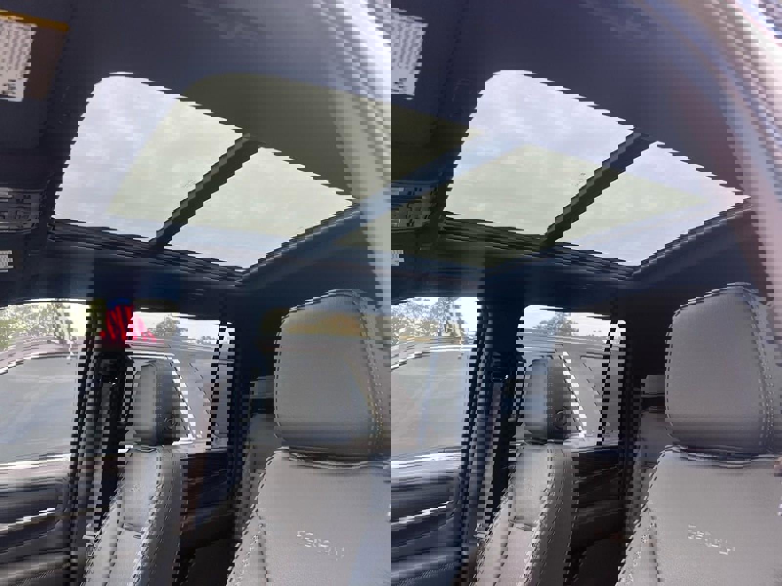 Used 2022 GMC Yukon XL Denali w/ Denali Premium Package image 27