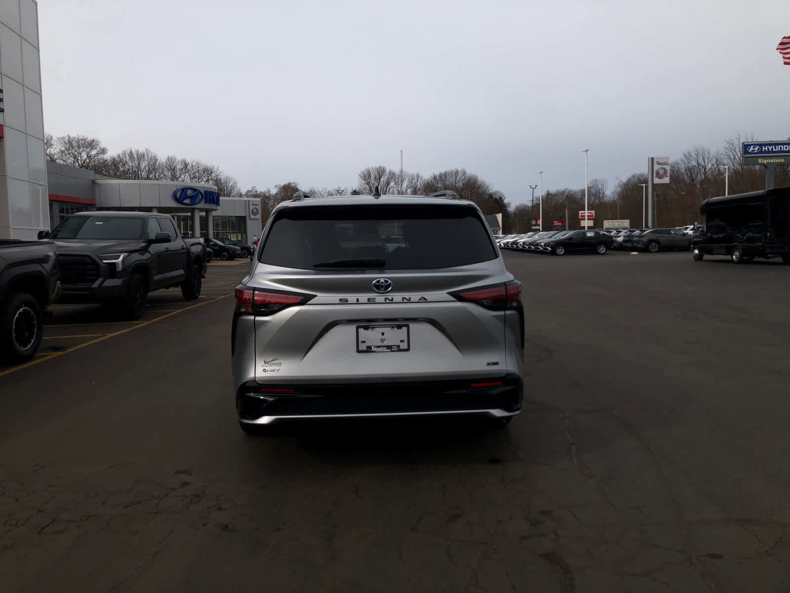 Certified 2025 Toyota Sienna XSE image 6