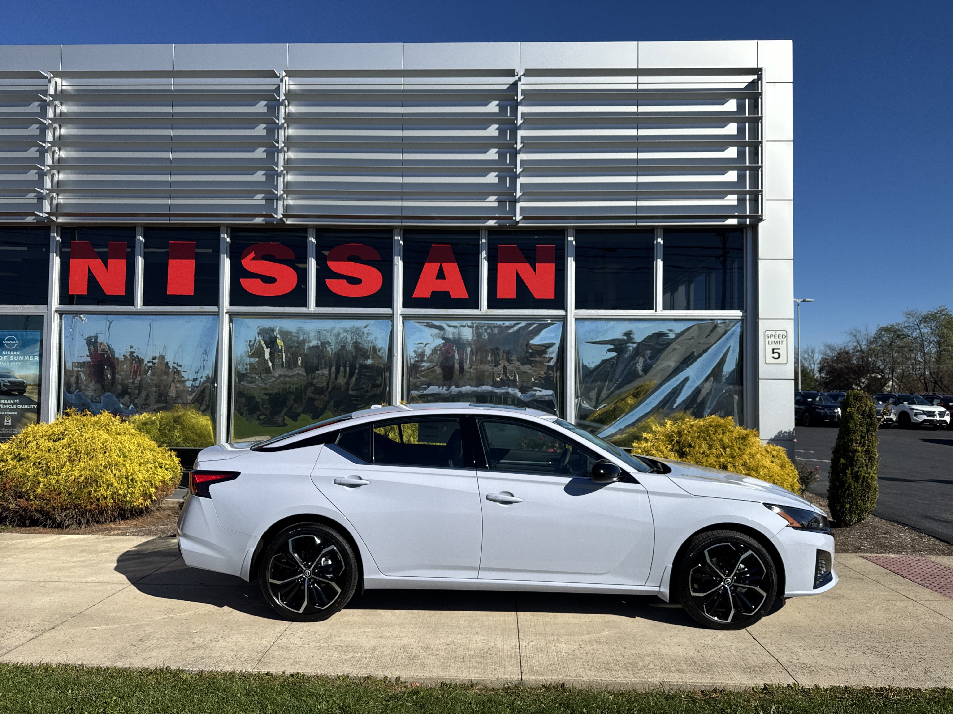 New 2025 Nissan Altima 2.5 SR image 5