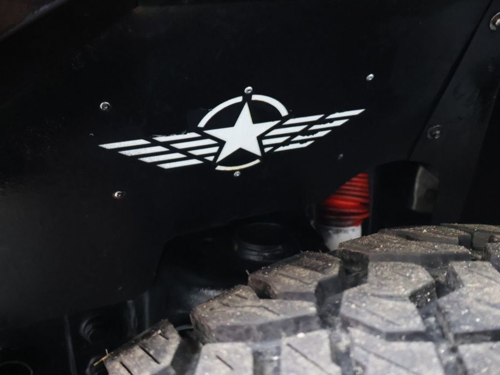 Used 2018 Jeep Wrangler Unlimited Rubicon w/ Connectivity Group image 30