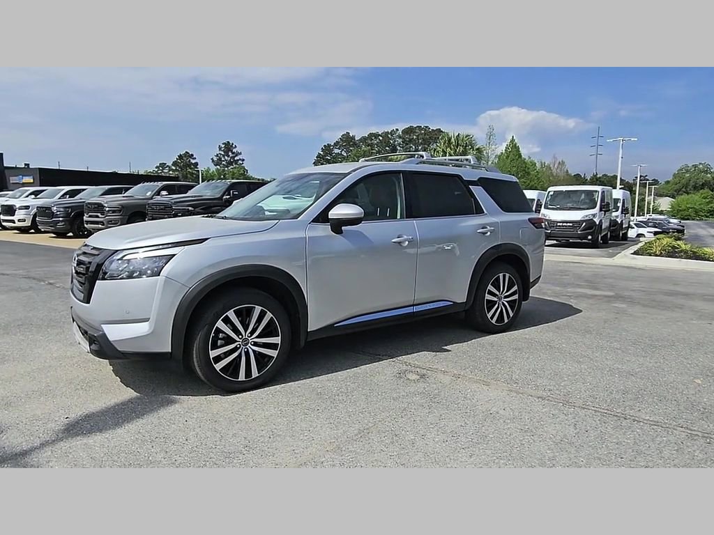 Used 2025 Nissan Pathfinder Platinum w/ Black Appearance Package image 41