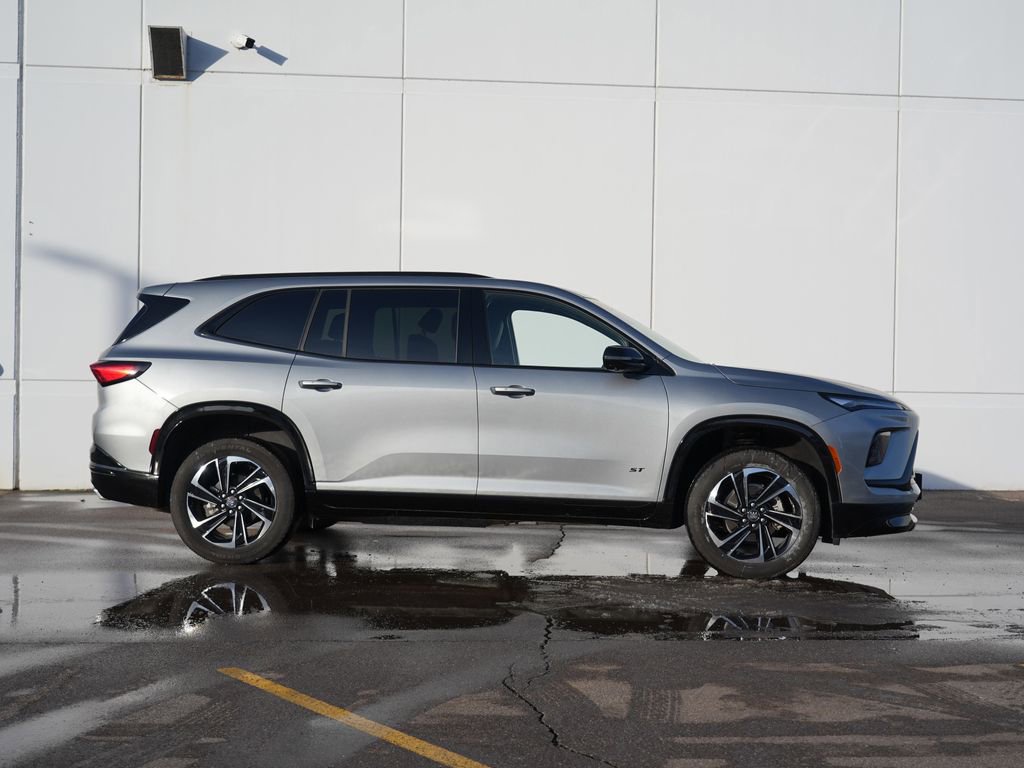 Used 2025 Buick Enclave Sport Touring image 2