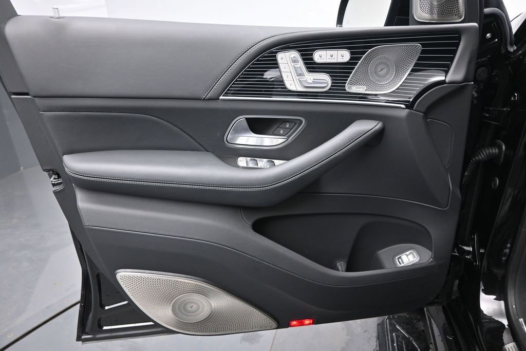 Used 2024 Mercedes-Benz Maybach GLS 600 4MATIC image 25