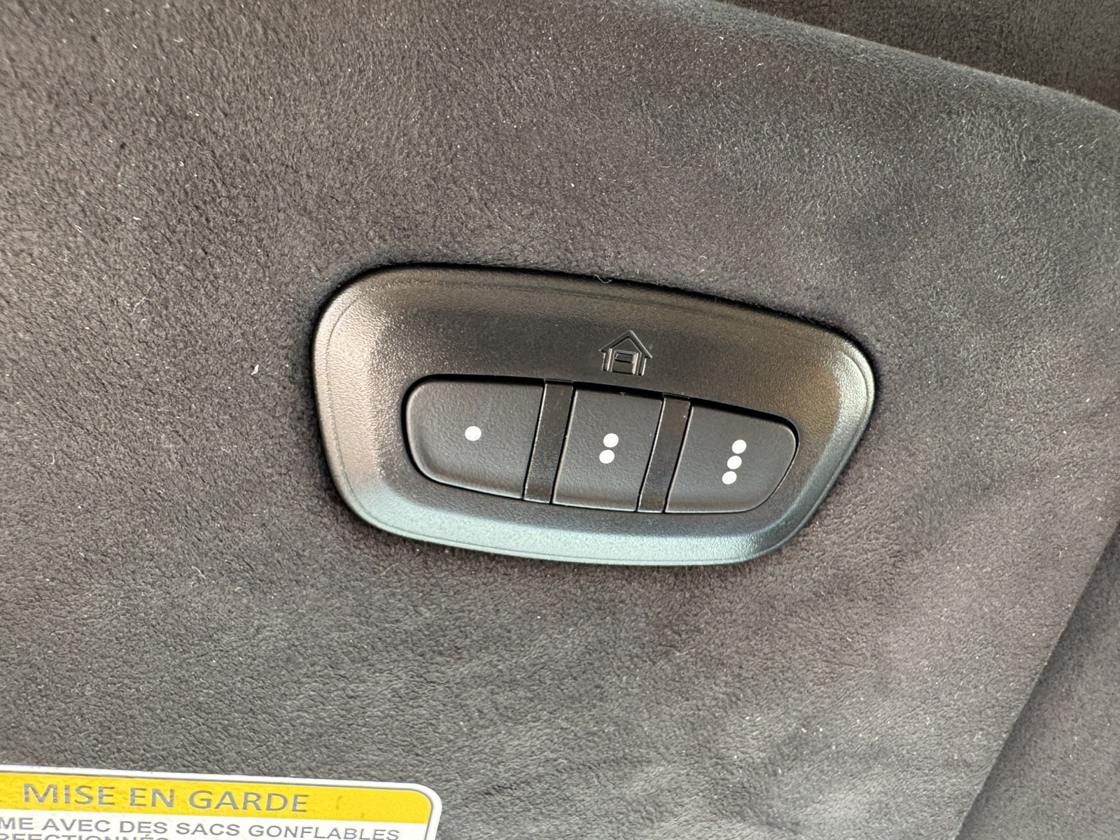 Used 2025 Jeep Grand Wagoneer L Series III w/ Rear Seat Video Group 1 AWD/4WD image 32