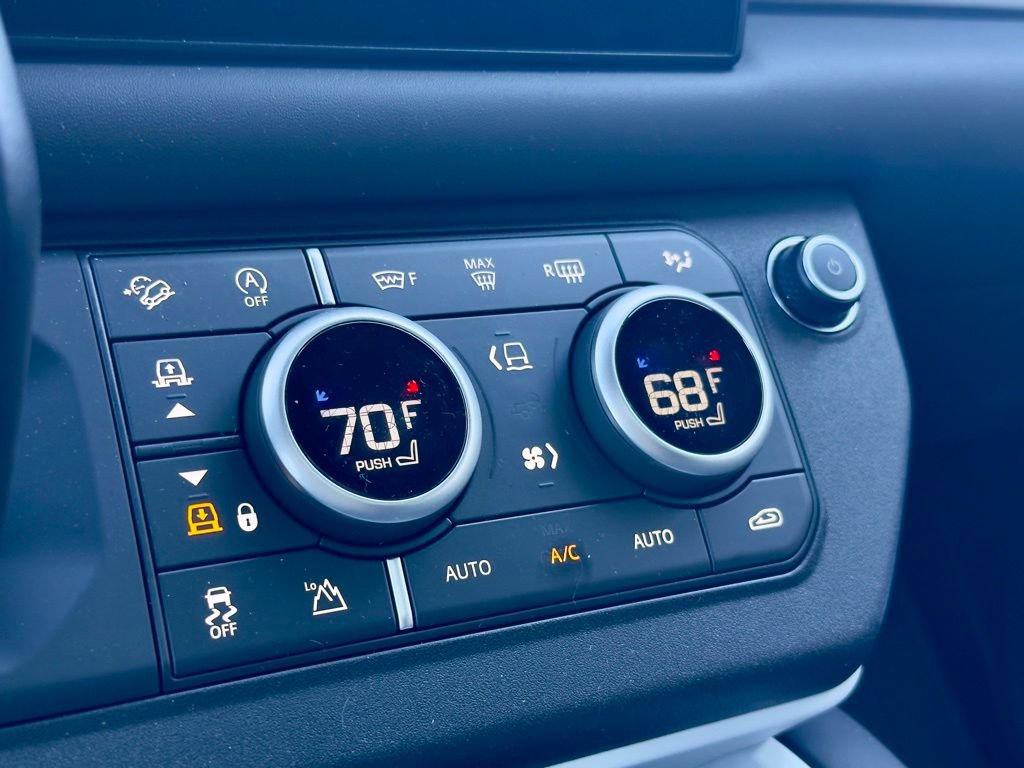 Used 2025 Land Rover Defender 110 X-Dynamic SE image 17