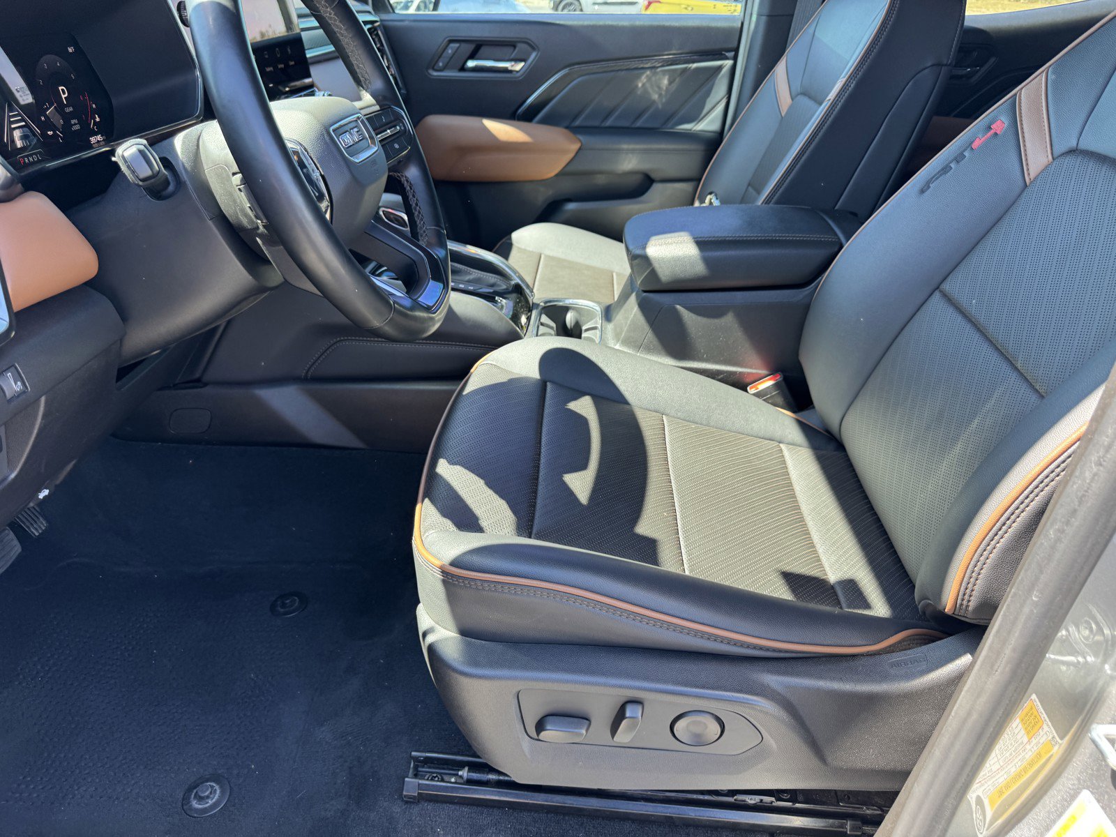 Used 2024 GMC Canyon AT4 w/ AT4 Premium Package image 17