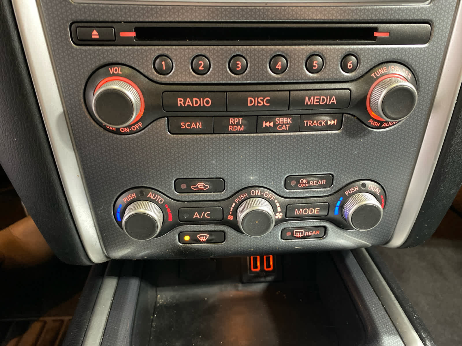 Used 2018 Nissan Pathfinder SL w/ Midnight Edition Package image 19