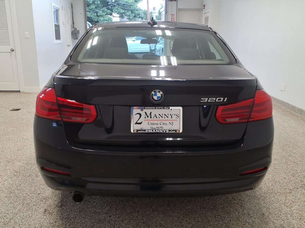 Used 2016 BMW 320i Sedan RWD image 5