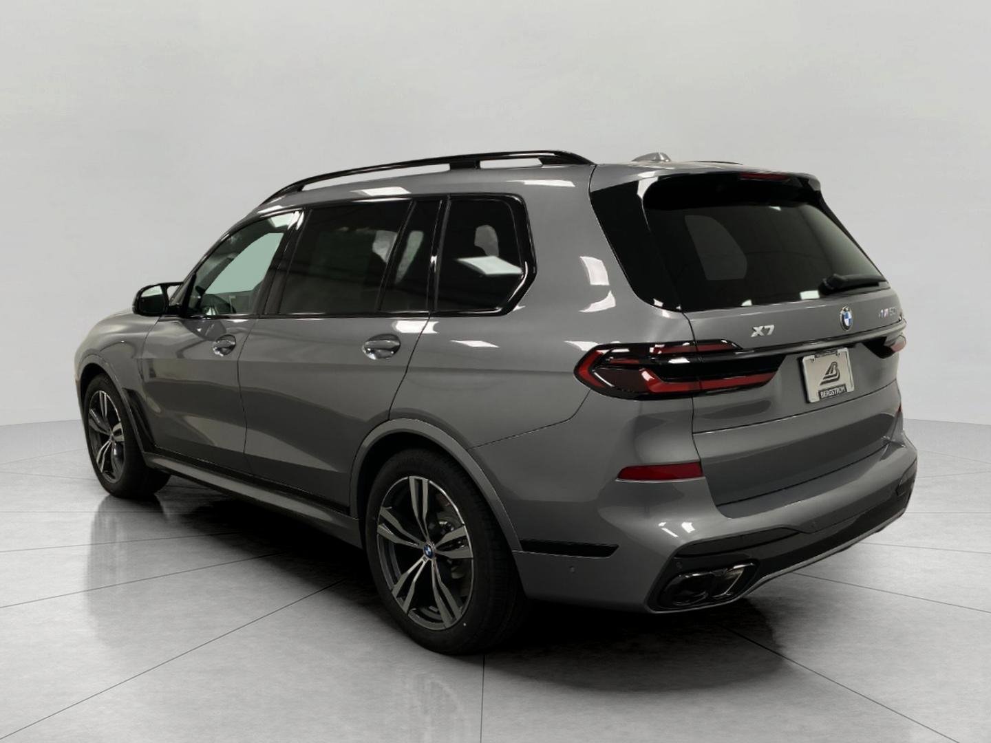 New 2026 BMW X7 M60i image 9