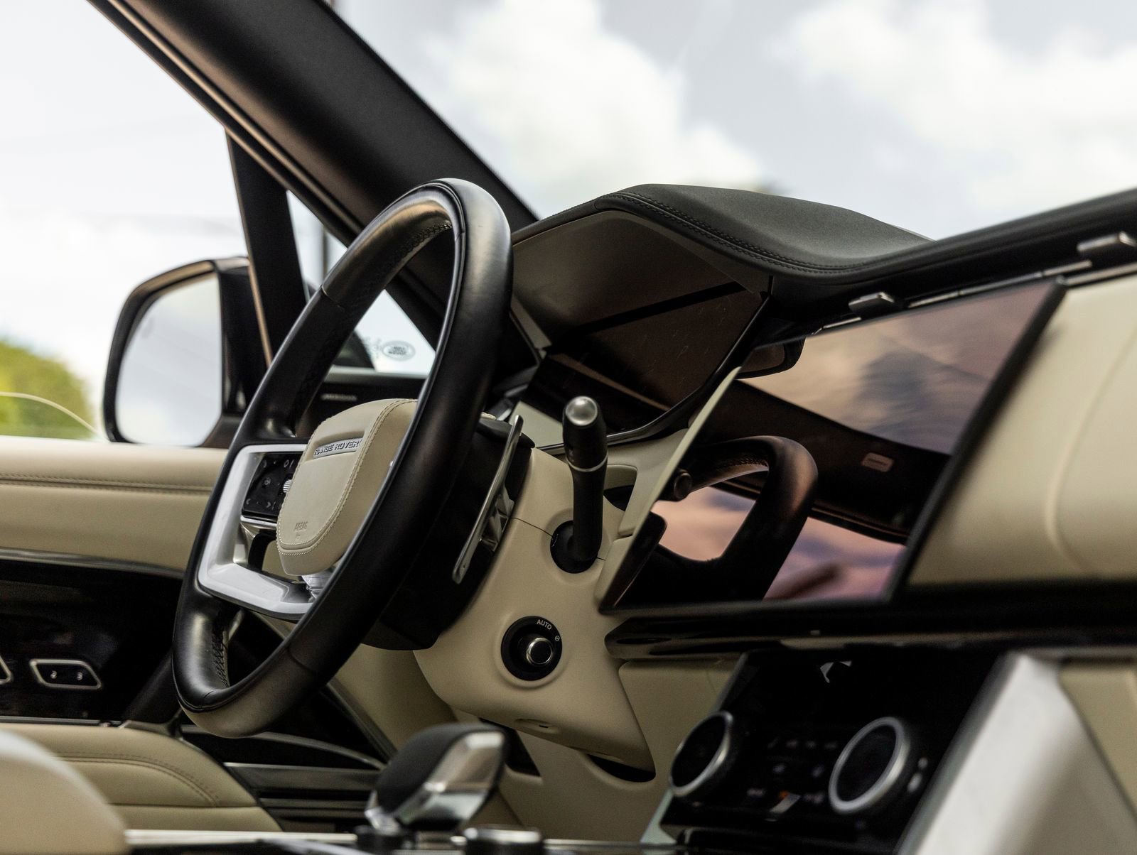 Used 2023 Land Rover Range Rover SE AWD/4WD image 46