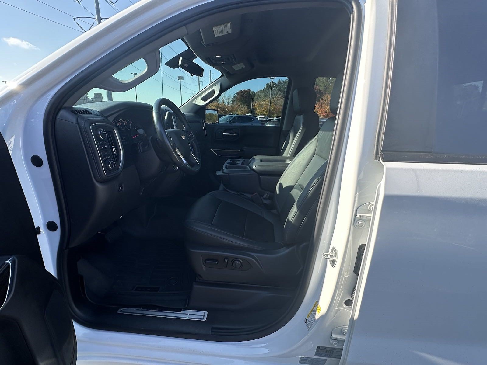 Used 2021 Chevrolet Silverado 1500 LT w/ Convenience Package II AWD/4WD image 9