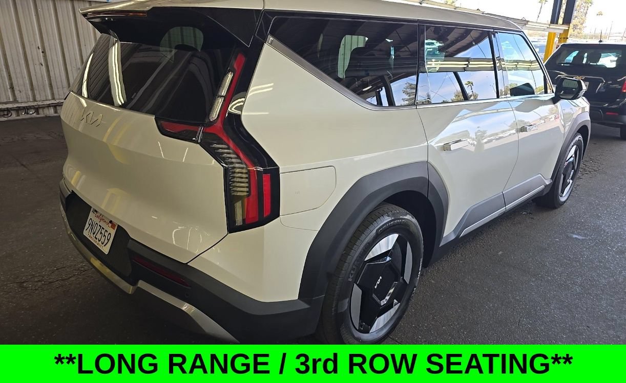 Certified 2024 Kia EV9 Light Long Range RWD image 4