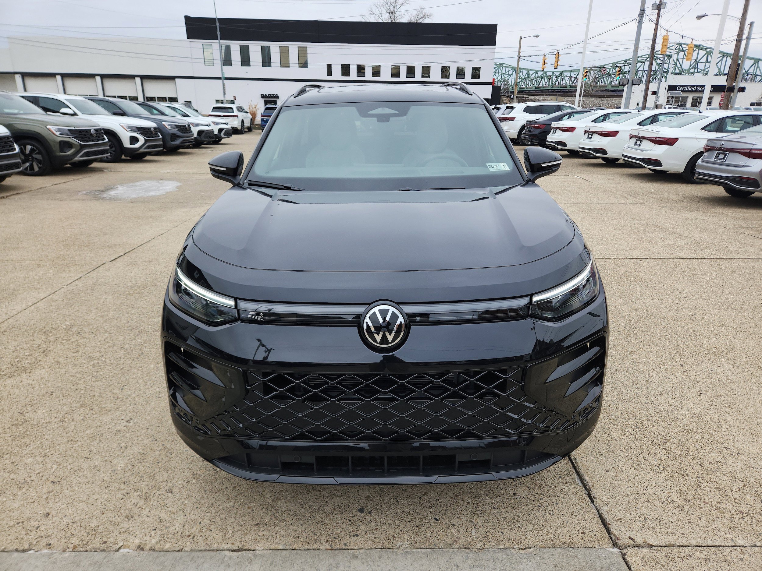 New 2026 Volkswagen Tiguan SE R-Line AWD/4WD image 8