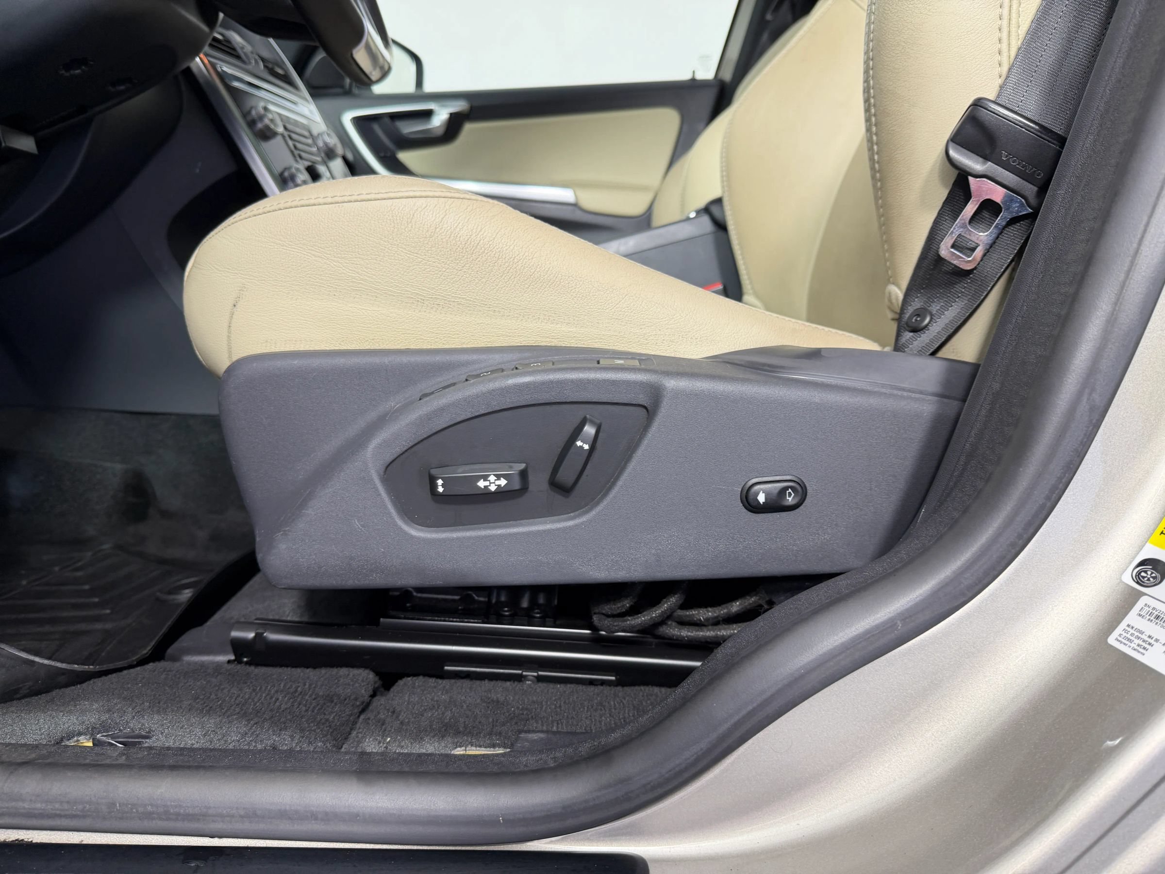Used 2016 Volvo XC60 T6 Platinum FWD image 23