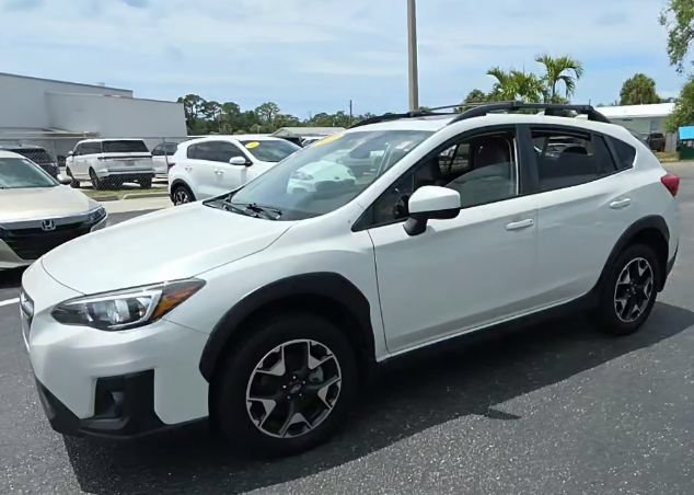 Used 2020 Subaru Crosstrek 2.0i Premium w/ Moonroof Package 1 AWD/4WD image 2