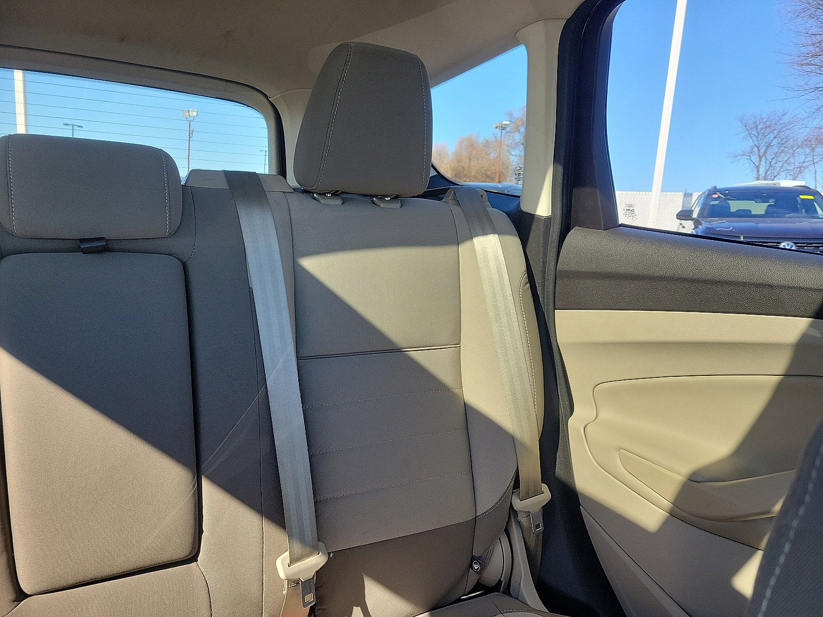 Used 2015 Ford Escape SE FWD image 16