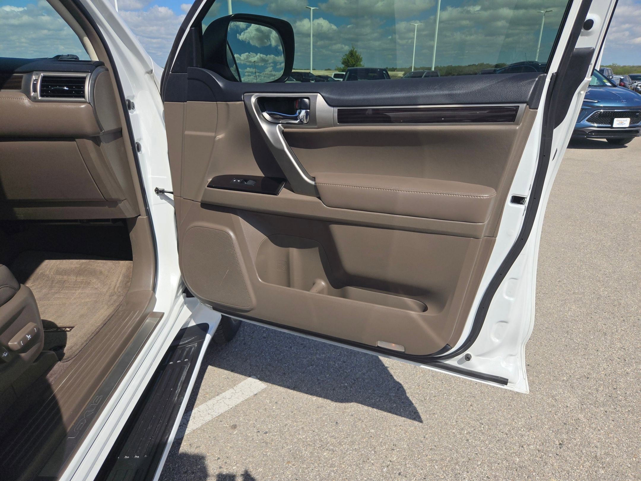 Used 2018 Lexus GX 460 w/ Navigation Package image 29