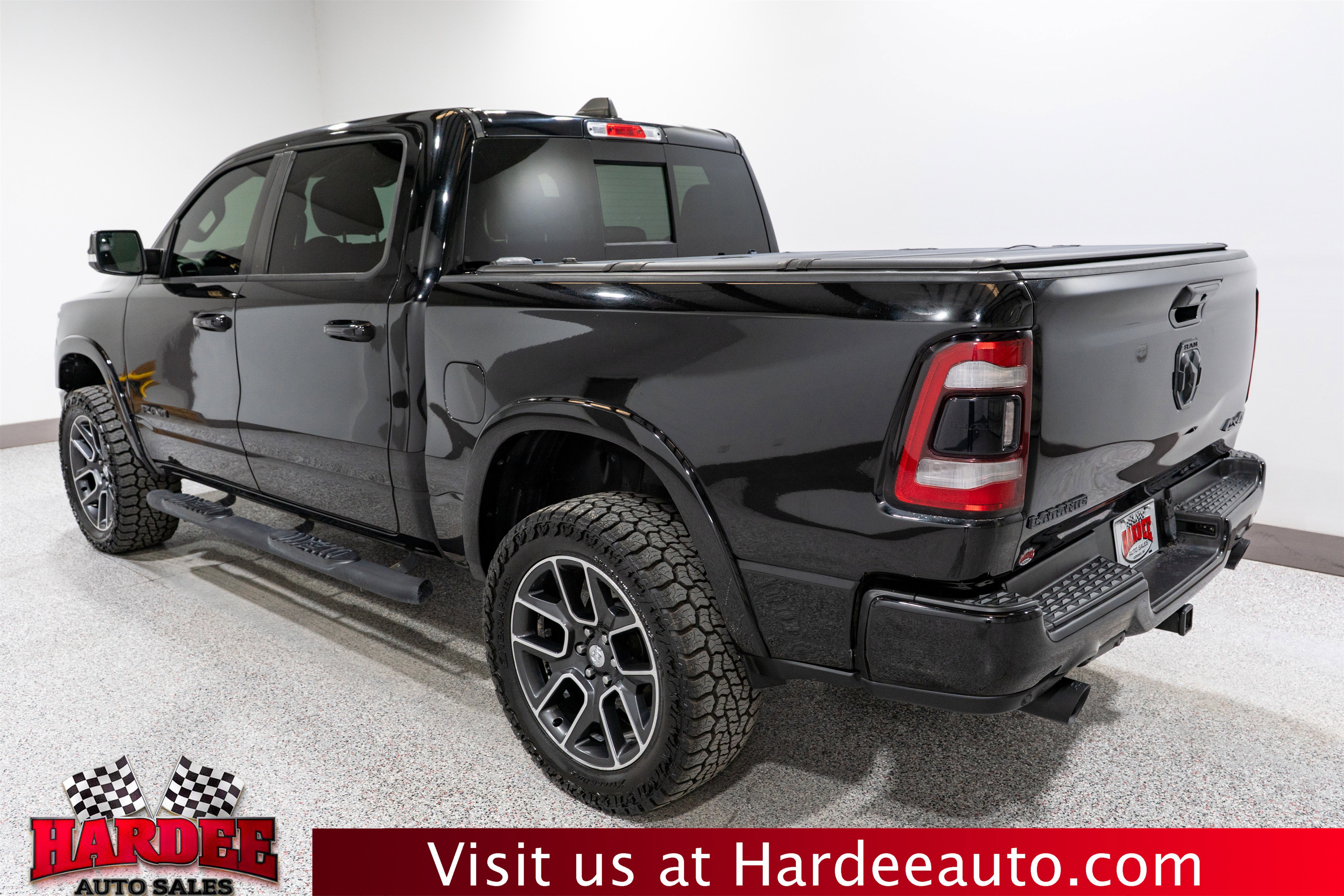 Used 2019 RAM 1500 Laramie AWD/4WD image 3