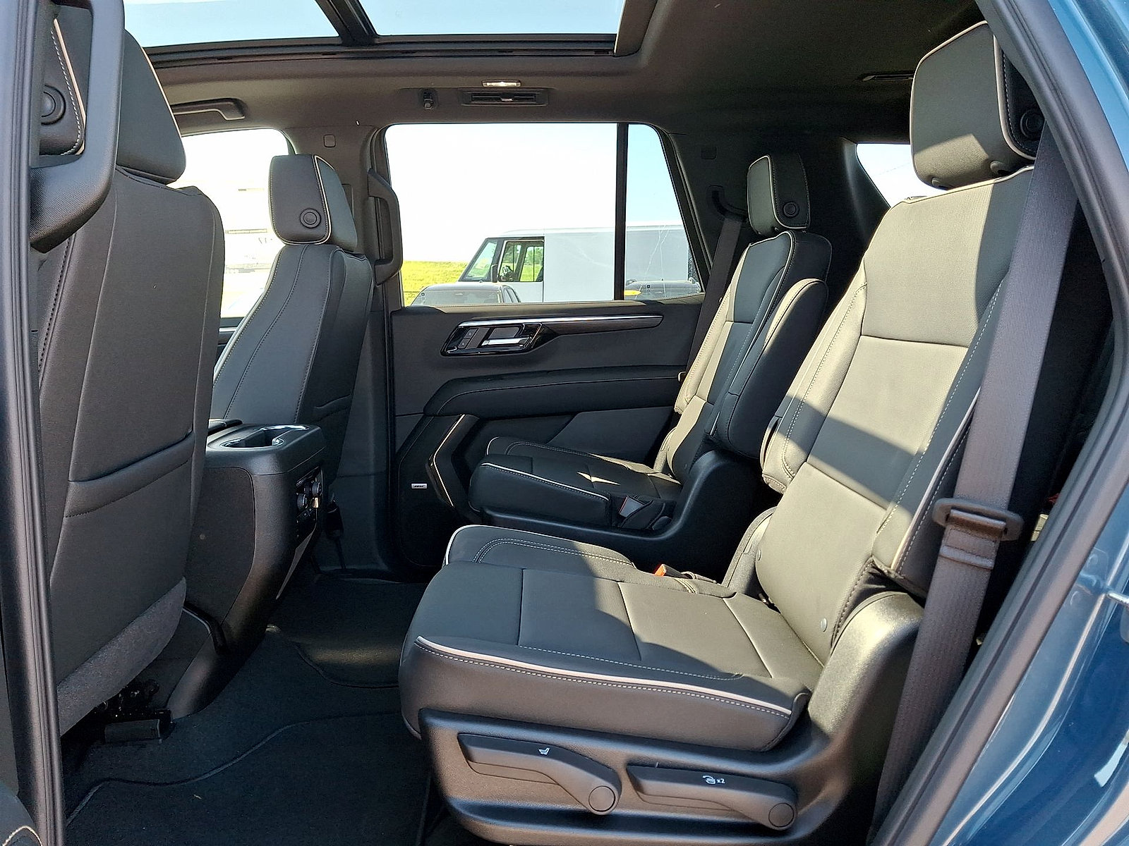 New 2026 Chevrolet Tahoe Premier w/ Sun And Tow Package AWD/4WD image 13