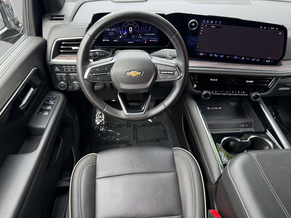 Used 2026 Chevrolet Suburban Premier AWD/4WD image 4