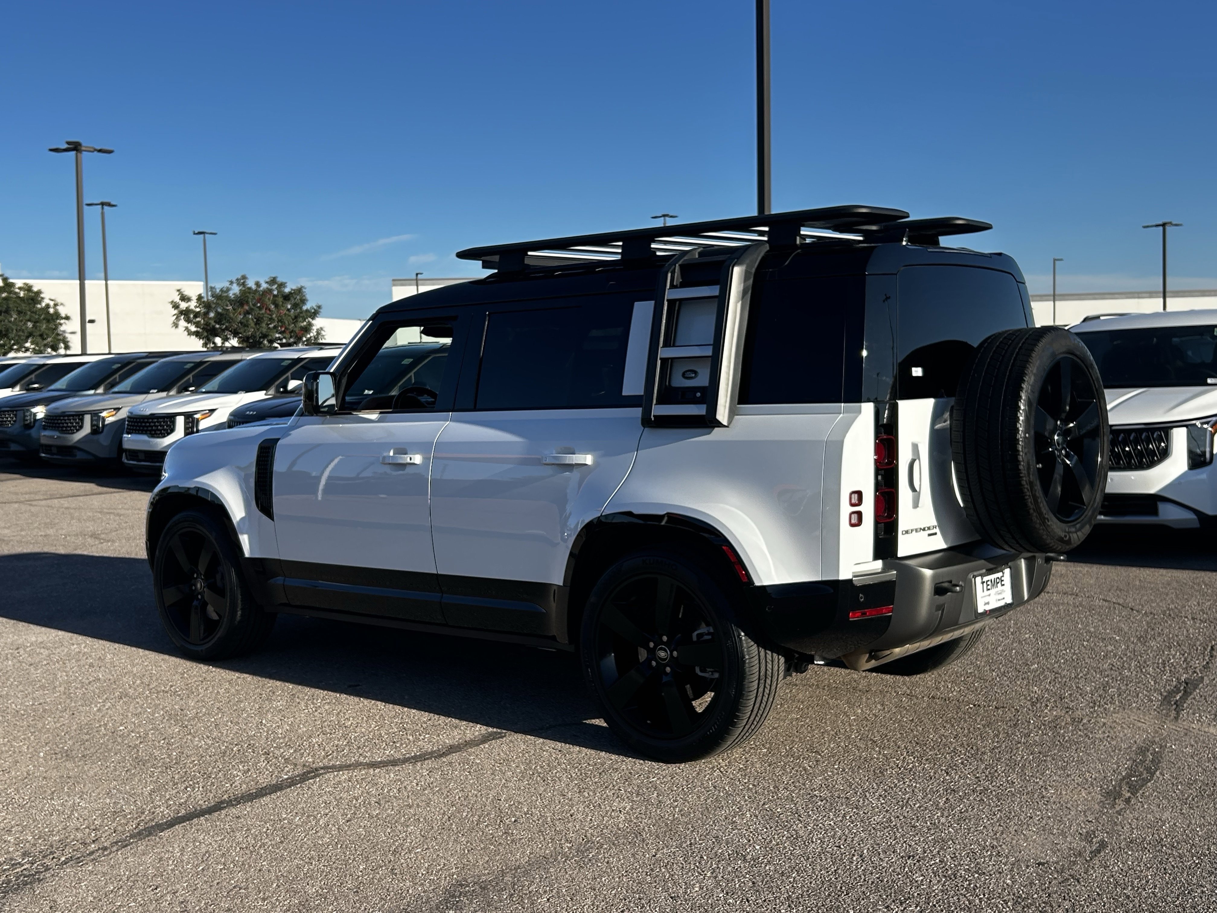 Used 2023 Land Rover Defender 110 X-Dynamic SE image 6