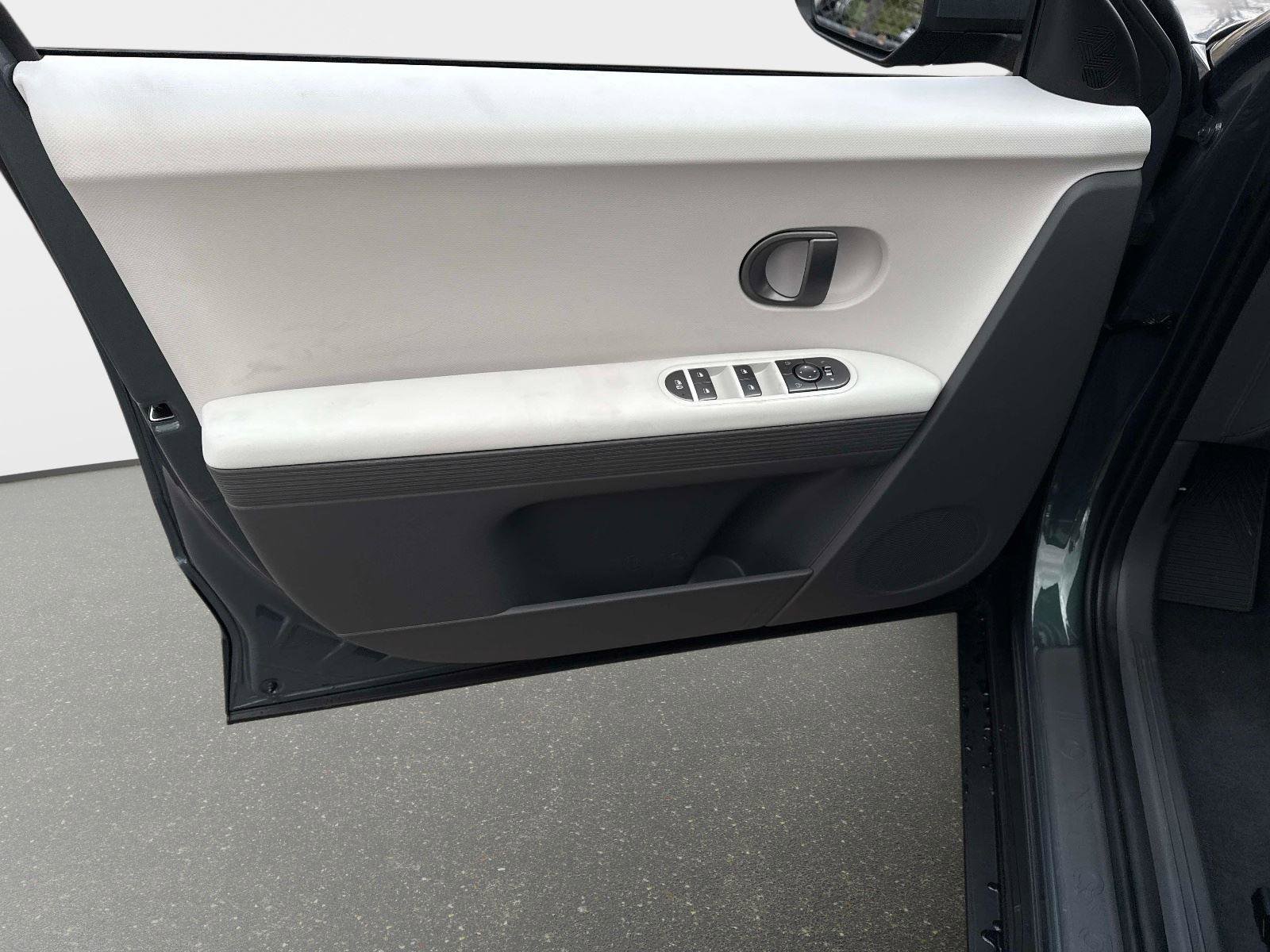 New 2026 Hyundai Ioniq 5 SE image 18