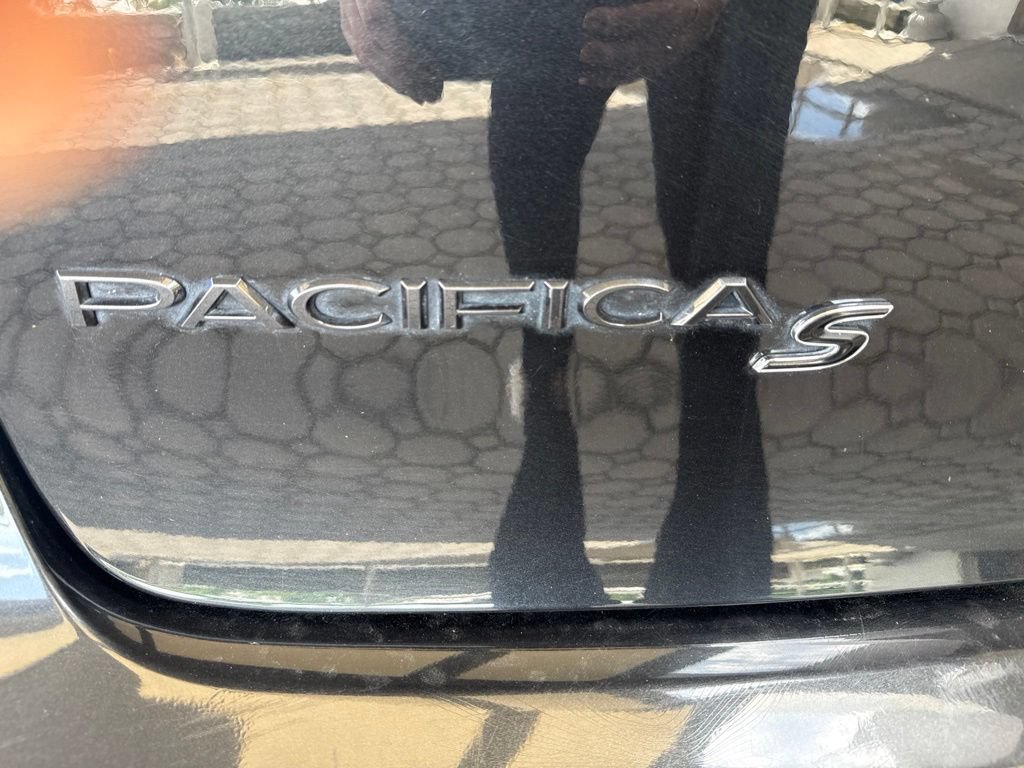 Used 2019 Chrysler Pacifica Limited w/ Advanced Safetytec Group FWD image 12