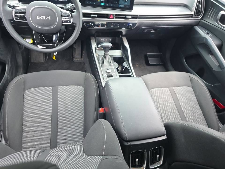 Used 2025 Kia Sorento LX FWD image 11
