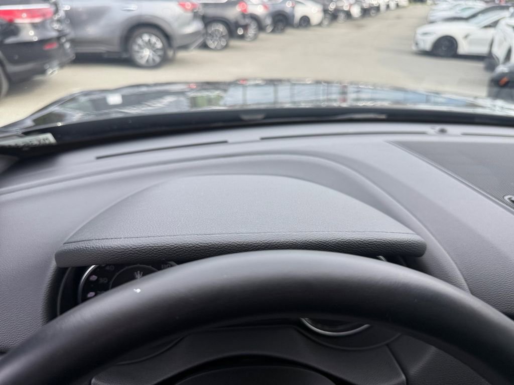 Used 2021 Maserati Levante image 25