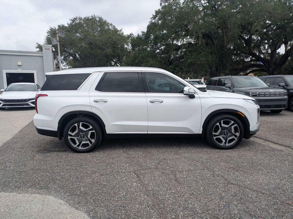 Used 2024 Hyundai Palisade Limited FWD image 2