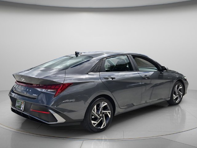 Used 2024 Hyundai Elantra Limited FWD image 6