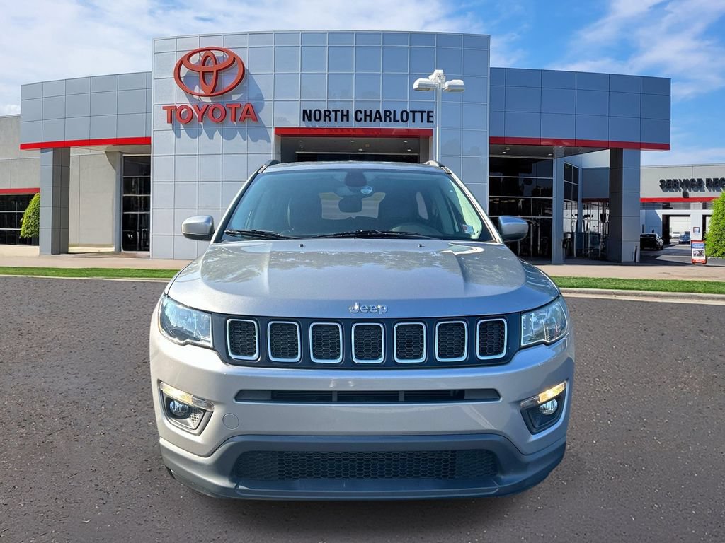Used 2021 Jeep Compass Latitude FWD image 3