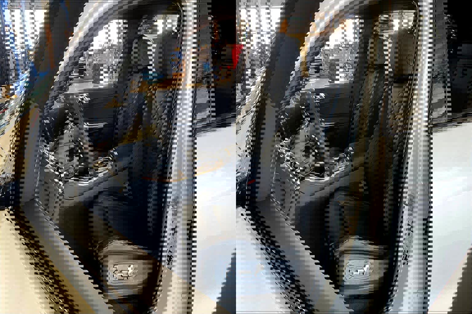 Used 2026 BMW X5 xDrive40i w/ M Sport Package image 9