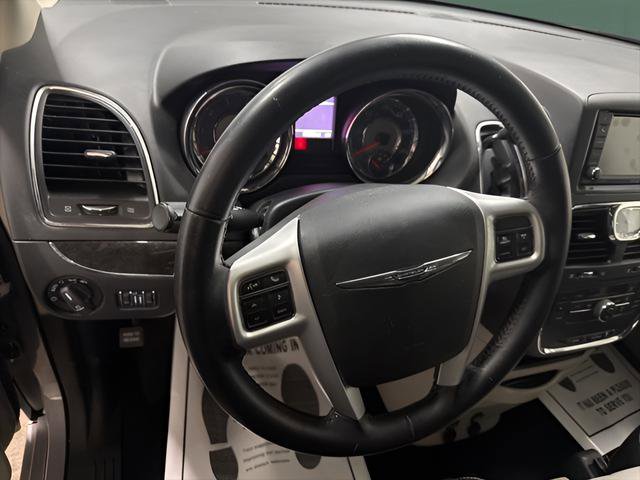 Used 2016 Chrysler Town & Country Touring FWD image 16